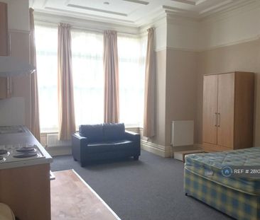 Studio to rent - Photo 2