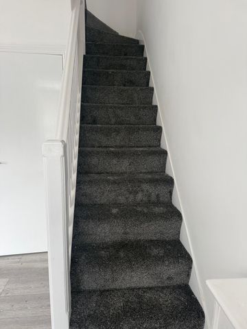 Three bed house off ilford lane ideal for working families- £2400 - Photo 5