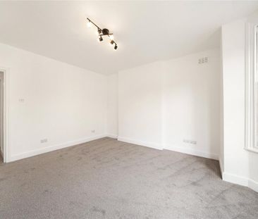 3 bedroom flat to rent - Photo 3