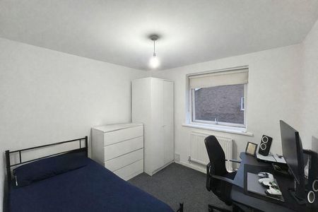 3 bedroom apartment to rent - Photo 4