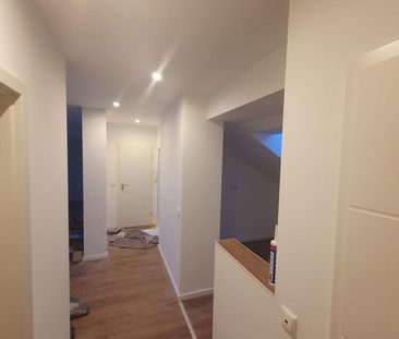 Moderne Dachgeschosswohnung in zentraler Lage von Hannover - Photo 1