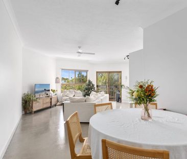 Stunning 2 Bedroom Apartment - Walk to Currumbin Beach! - Photo 2