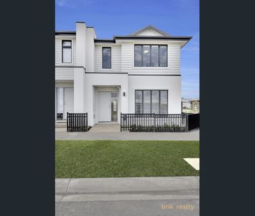 Brand New, Beautifully Finished, and Parkside Perfect - Photo 5