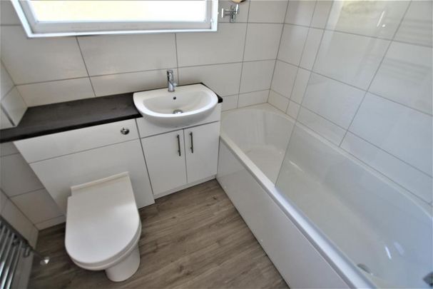 3 bedroom end of terrace house to rent - Photo 1