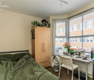 5 bedroom terraced house to rent - Photo 4