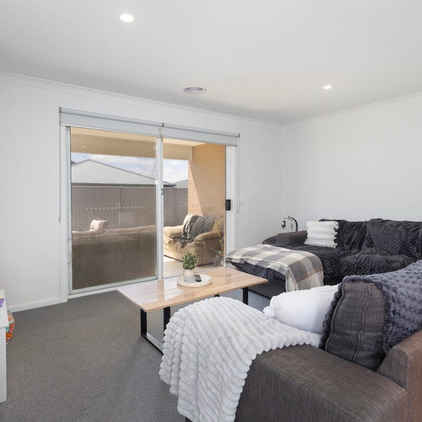 4 BEDROOM FAMILY HOME IN SMYTHES CREEK - Photo 1