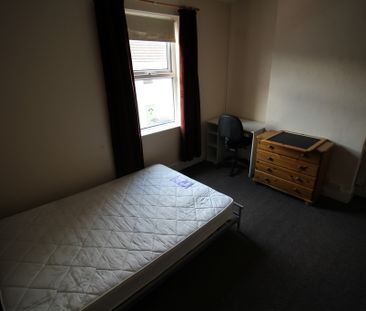 4 Bed Student Accommodation - Photo 2