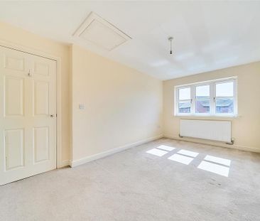 4 bedroom detached house to rent - Photo 3