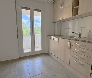 Rent a 2 ½ rooms apartment in Porrentruy - Photo 2