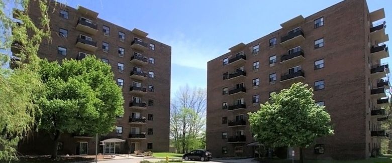 Kingsberry Towers | 185 & 195 Berkshire Dr., London - Photo 1