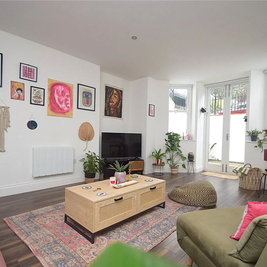 1 bed ground floor flat to rent in Esplanade Gardens, Scarborough, North Yorkshire, YO11 - Photo 1