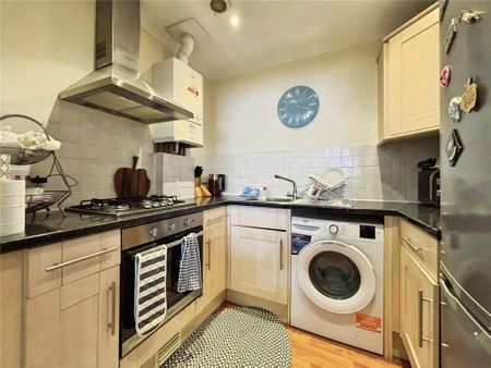 2 bedroom flat to rent - Photo 5