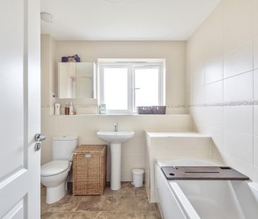 4 bedroom detached house to rent - Photo 2