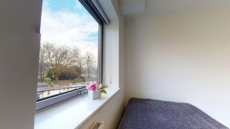1 bedroom in a flat share to rent - Photo 2