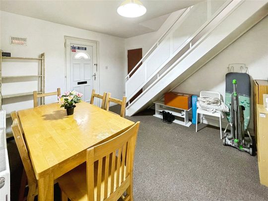 5 bedroom property to rent Founder Close, Coventry, West Midlands, CV4 - Photo 1