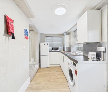 4 bedroom house of multiple occupation to rent - Photo 4