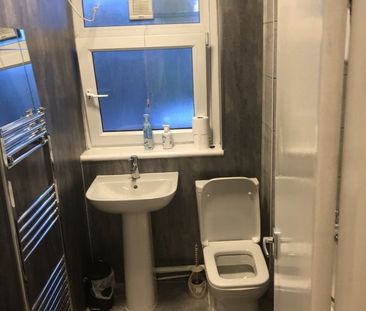 Room in a Shared House, Hurdlow Walk, M9 - Photo 5