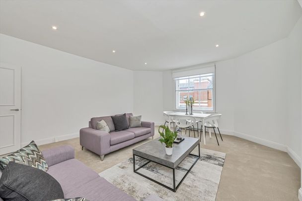 A 3 bedroom apartment in Marylebone W1 - Photo 1