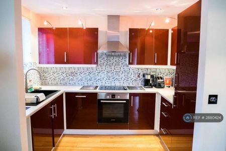 2 bedroom flat to rent - Photo 4