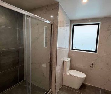 MODERN, SECURE & MINUTES TO THE AIRPORT! - Photo 3