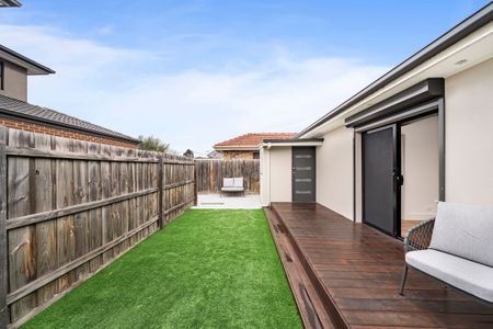 Stunning Spacious Family Home! - Photo 4