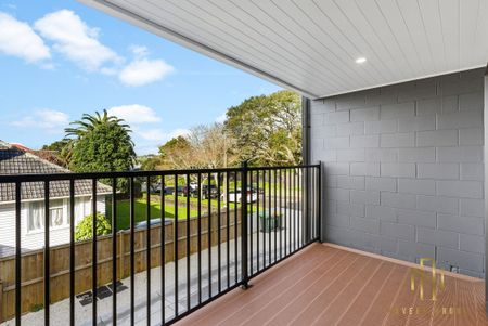 90d Kings Road, Panmure - Photo 3