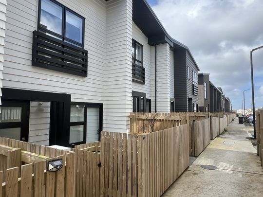 62 Rauemi Way, Te Atatu South - Photo 1
