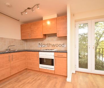 2 bedroom flat to rent - Photo 2