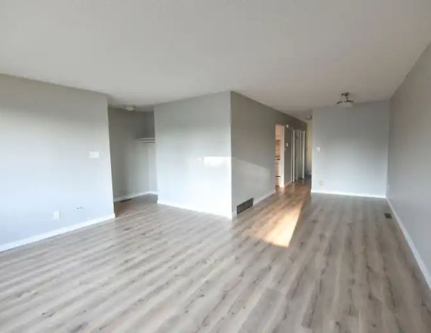Cozy 2 Bedroom Main floor Unit in Glenbrook | 3031 37 Street Southwest, Calgary - Photo 1