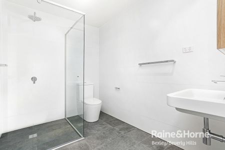 One Bedroom Apartment with Two Balconies & Secure Parking - Photo 4