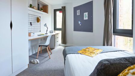Two Bed - Studio - Photo 5