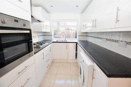 4 bedroom house to rent - Photo 2