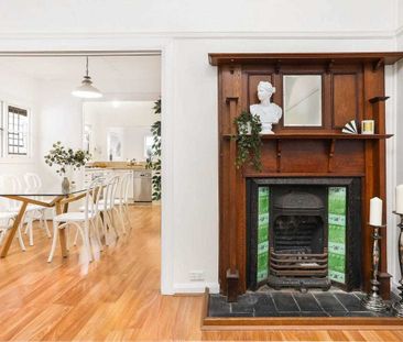 Smartly refreshed freestanding home with private garden - Photo 6