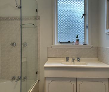 Sunny Three Bedroom Home - Photo 1