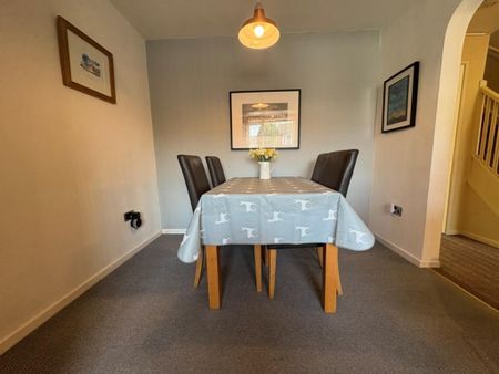 3 bedroom semi-detached house to rent - Photo 2