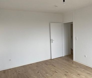 *Frisch renovierte 3-Zimmerwohnung mit Balkon und toller Aussicht* - Photo 2