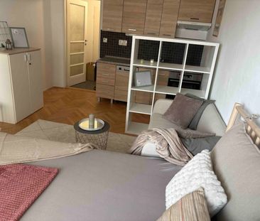 Pronájem bytu 1+kk • 21 m² bez realitkyHartigova, Praha - Žižkov - Photo 1