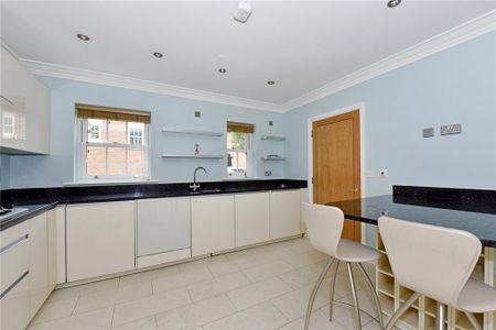 4 bedroom end of terrace house to rent - Photo 5