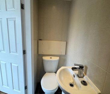 Property to rent - Photo 5