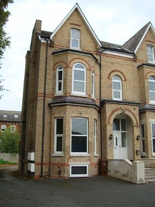 8 Bed student house in Fallowfield - Photo 1