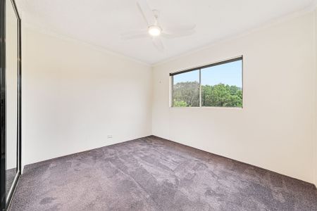 Bright, Breezy & Beautiful Updated Apartment - Photo 3