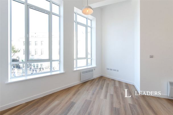 2 bedroom apartment to rent Commercial Road, Portsmouth, Hampshire, PO1 - Photo 1