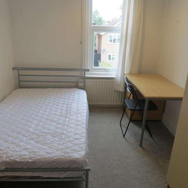 Bedroom House In Winton, BH9 - Photo 1
