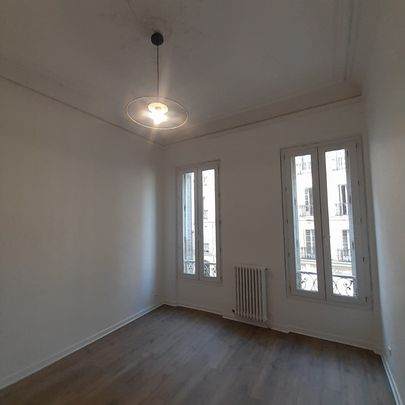 Appartement 2 pièces 50m2 MARSEILLE 2EME 780 euros - Photo 1