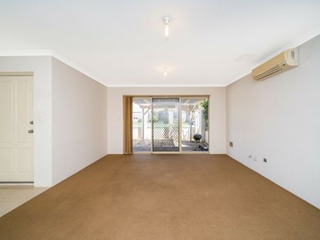 Front of the complex family home! - Photo 4