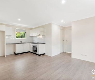 Beautiful Three Bedroom Granny Flat with Parking - Photo 6