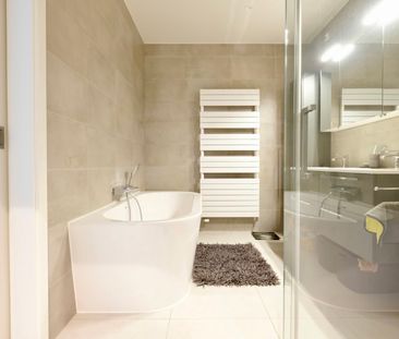 Ruim en lichtrijk hoekappartement in privatief parkdomein - Foto 2