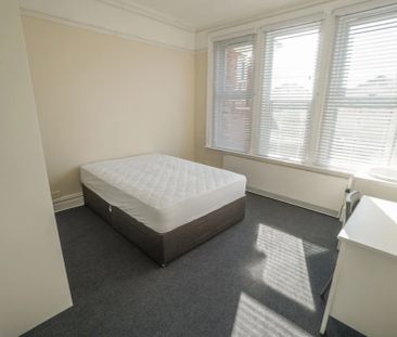 To Rent Chatsworth Rd, Charminster, Bournemouth, BH8 £3,250 pcm Ten... - Photo 4