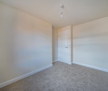 Ilex Drive, Tewkesbury, Gloucestershire - Photo 5