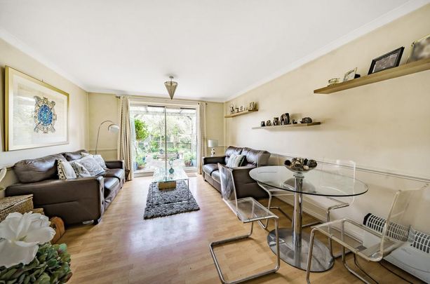 2 bedroom end of terrace house to rent - Photo 1